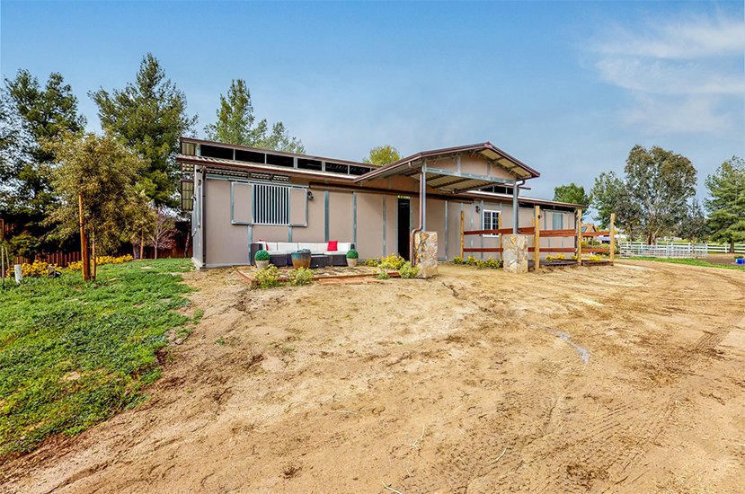 HORSE LOVERS DREAM HOME!! $1,125,000 Nestled in the heart of Wine Country Temecula is this Gorgeous 2.44 acres of property with an MD BARNMASTER Barn